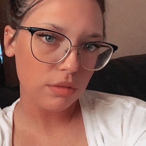 Meet your Posher, Sarina